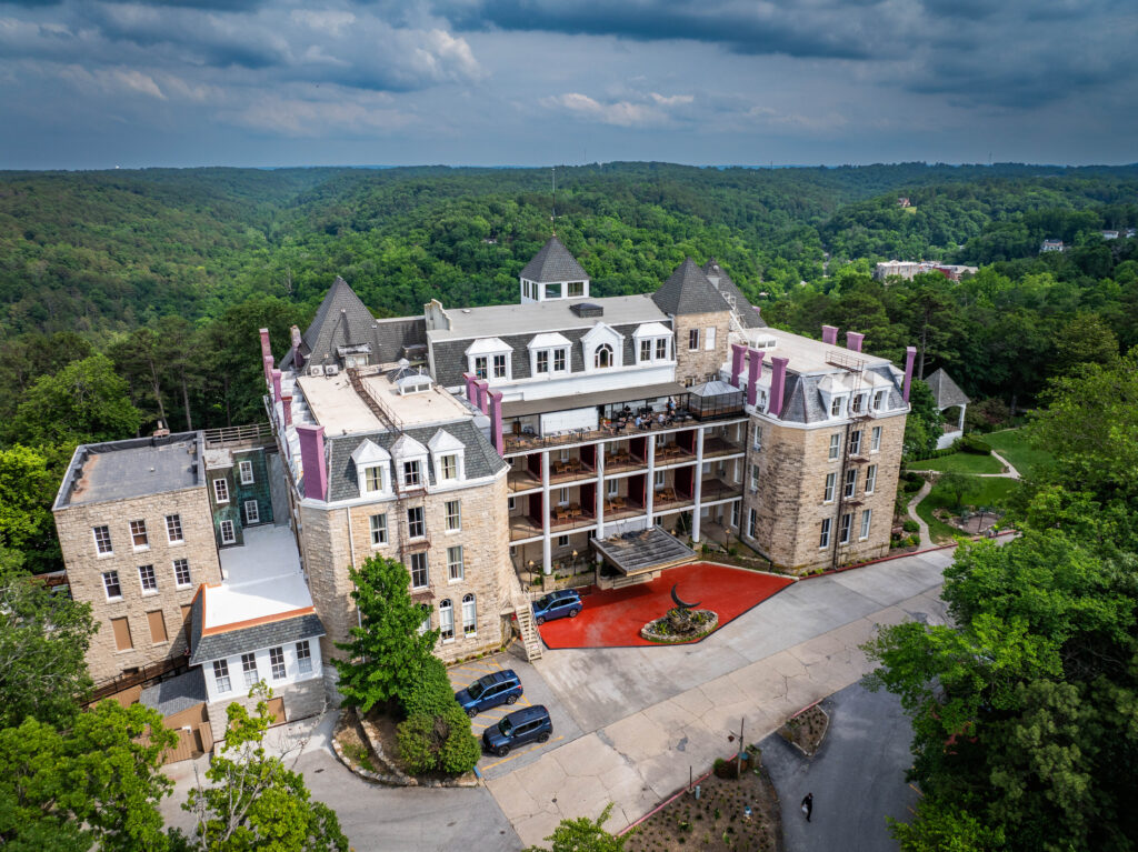  Crescent Hotel & Spa